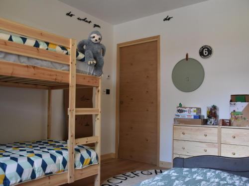 a bedroom with bunk beds with a wooden bunk bed at Chalet Pralognan-la-Vanoise, 4 pièces, 8 personnes - FR-1-464-189 in Pralognan-la-Vanoise