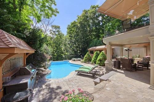 Enjoy Suite in Quiet Ravine Retreat, Toronto
