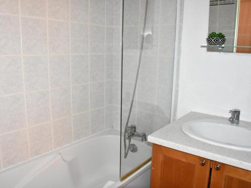 a bathroom with a shower and a sink at Appartement Confort 4 Pers., Balcon, Piscine, Près Centre & Téléphérique - FR-1-464-200 in Pralognan-la-Vanoise