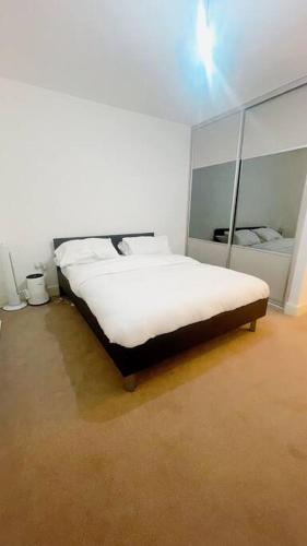 a bedroom with a large bed in a room at Modern One Bedroom Luxury Apartment in Colindale