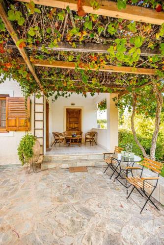 Κήπος έξω από το Messini Agrilia Residence