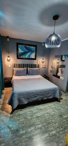 Een bed of bedden in een kamer bij Hotel Voila la Moneda