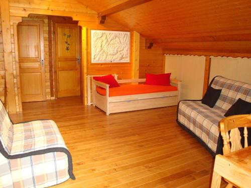 Chalet Pralognan-la-Vanoise, 4 pièces, 8 personnes - FR-1-464-39にあるベッド