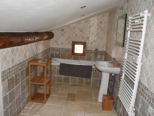 Koupelna v ubytování Chalet 5 Pièces à Pralognan-la-Vanoise, 150m², 8 Pers, Proche Commerces et Téléphérique - FR-1-464-48