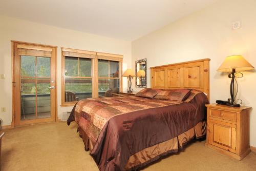 a bedroom with a large bed and a window at Jackpine & Black Bear Condominiums by Keystone Resort in Keystone