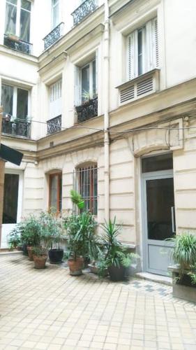 Studette tout équipée pour 1 pers- 8 ème Arr Paris