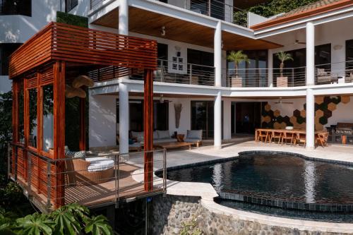 Casa Anjali by Sandglassの敷地内または近くにあるプール