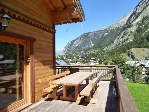 Ein Balkon oder eine Terrasse in der Unterkunft Chalet Pralognan-la-Vanoise, 6 pièces, 10 personnes - FR-1-464-7