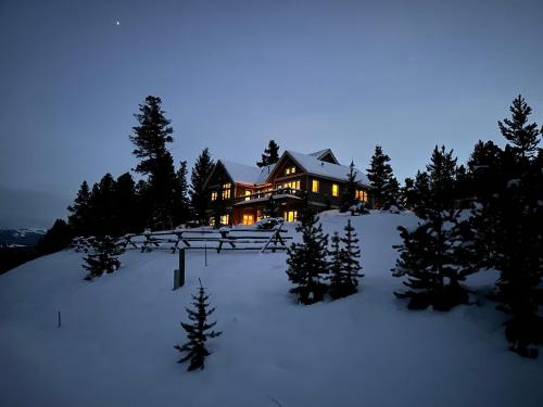 Spectacular Big Sky Cabin – Photos 3