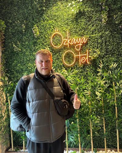 a man giving a thumbs up in front of a hedge at Özkaya hotel in Sivas