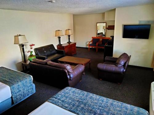 Телевизор и/или развлекательный центр в Metropolitan Inn Downtown Salt Lake City