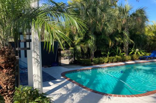 Kolam renang di atau dekat dengan 10 Pines - Sarasota Bay