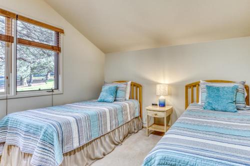 two beds in a room with a window at Robin Court Retreat in Redmond