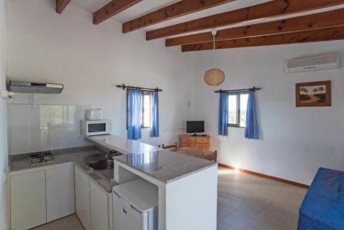 Kuchyň nebo kuchyňský kout v ubytování APARTAMENTOS CASA EUGENIO FORMENTERA