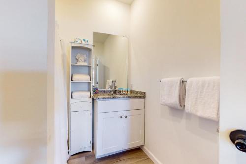 Dapur atau dapur kecil di Rehoboth Beach House --- 20494 Coastal Highway Unit #14
