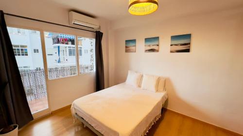 Postel nebo postele na pokoji v ubytování Estudio Bahía en el centro de Nerja - South Costa