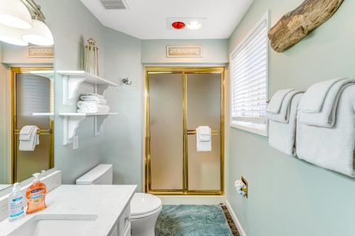 a bathroom with a shower and a toilet at The Boat House Retreat in Lincoln City