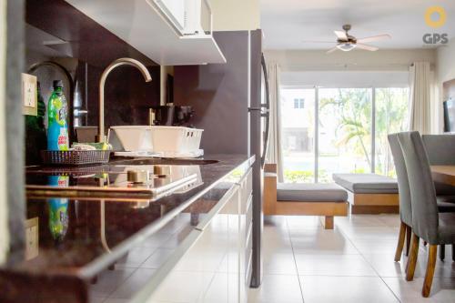 a kitchen with a counter top and a dining room at hermoso depa con vista a la marina by G P S rentas in Mazatlán