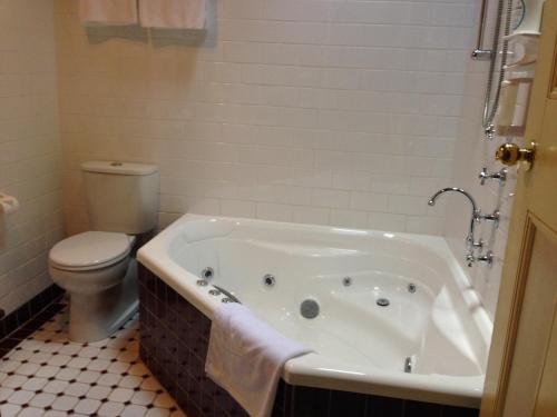 Un baño de Secrets Hideaway