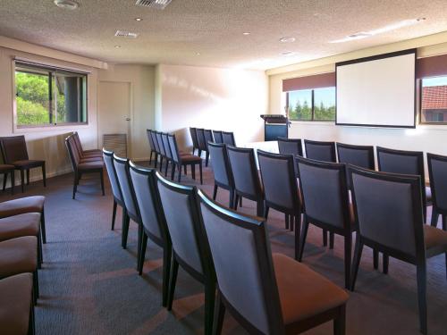 Zona business o sala de conferencias en Hotel Bruce County
