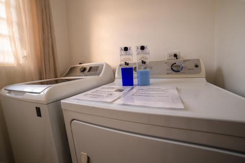 a washer and dryer in a room at The Hidden Cottage in Welches Hill