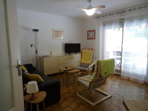Appartement 2 pièces à Hyères : Port, grande terrasse 62m², proche plages, 4 pers., Wifi, commerces