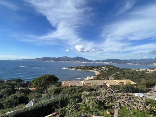 Fotografia z galérie ubytovania Appartement T2 climatisé avec terrasse vue mer à Porticcio - FR-1-61-604 v destinácii Grosseto-Prugna