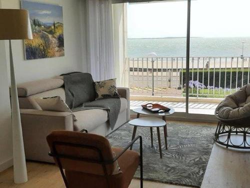 Appartement rénové 85m2, terrasse, parking, face à plage - FR-1-494-149