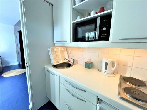 Photo de la galerie de l'établissement Studio cosy au pied des pistes avec balcon et parking – La Salle-les-Alpes - FR-1-330F-215, à La Salle Les Alpes