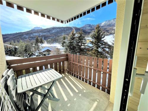 Photo de la galerie de l'établissement Studio cosy au pied des pistes avec balcon et parking – La Salle-les-Alpes - FR-1-330F-215, à La Salle Les Alpes