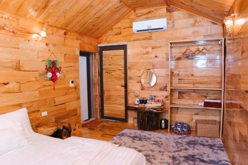 Postel nebo postele na pokoji v ubytování Na Thẩm Eco Hill Homestay - Trạm Tấu