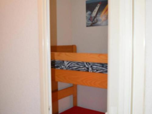 Двухъярусная кровать или двухъярусные кровати в номере Appartement Saint-Cyprien, 1 pièce, 4 personnes - FR-1-225D-147