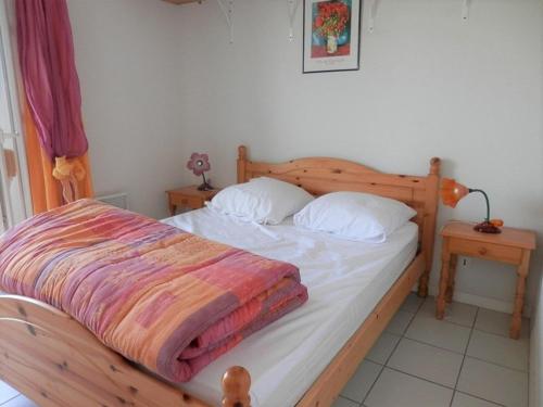 Una cama o camas en una habitación de Appartement Vieux-Boucau-les-Bains, 3 pièces, 6 personnes - FR-1-379-89