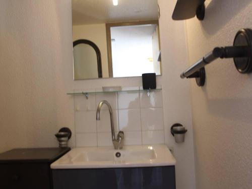 a bathroom with a sink and a mirror at Maison 2 Pièces Mezzanine Proche Plage, Animaux Acceptés, Parking - FR-1-229D-55 in Fleury