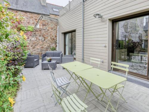 Appartement avec grande terrasse, WIFI, proche port et commerces, Perros-Guirec - FR-1-368-338