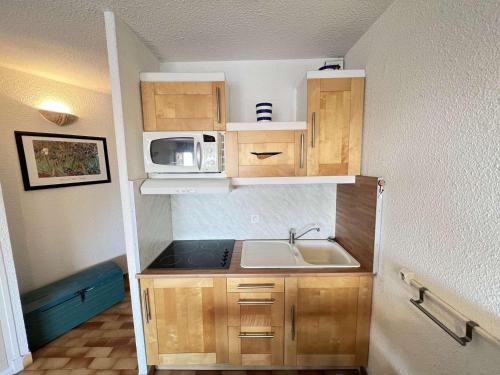 Studio cabine avec piscine, parking, lave-linge, quartier calme à Cap d'Agde