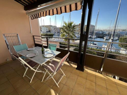 Studio cabine avec piscine, parking, lave-linge, quartier calme à Cap d'Agde