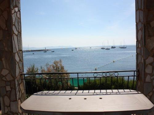 Appartement 3 chambres à 30m de la mer avec terrasse et parking, Hyères Plage - FR-1-335-92