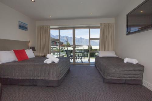 Postel nebo postele na pokoji v ubytování Autoline Motel Queenstown