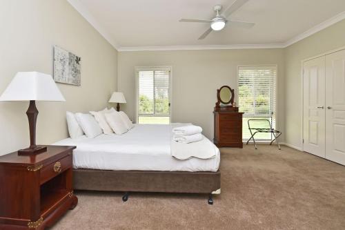 Ένα ή περισσότερα κρεβάτια σε δωμάτιο στο Silver Springs Estate