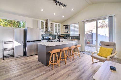 Bright and Modern Ventura Retreat Pets Allowed