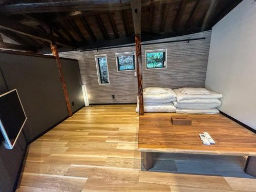 a room with two beds and a wooden floor at Kototoki - En - in Gotsu