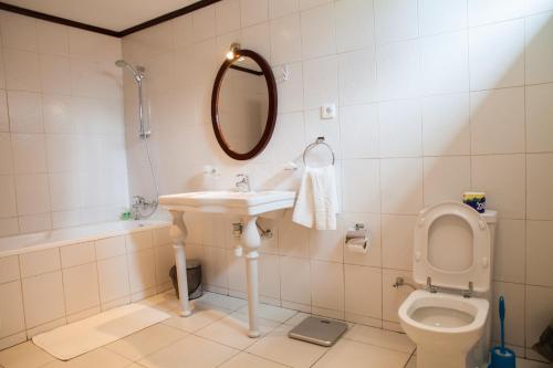 A bathroom at Gorillas Volcanoes Hotel