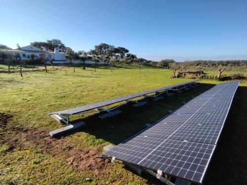 a solar panel sitting on top of a field at Quinta da Soneca in Alandroal
