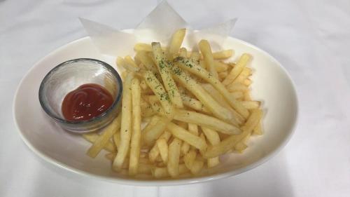 ホテルの敷地内または近くでの食事または食べ物