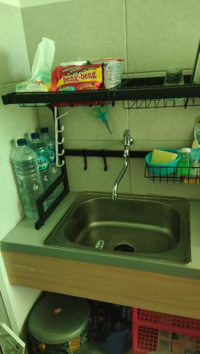 a kitchen counter with a sink and a shelf at OSAKA RIVERVIEW in Tangerang