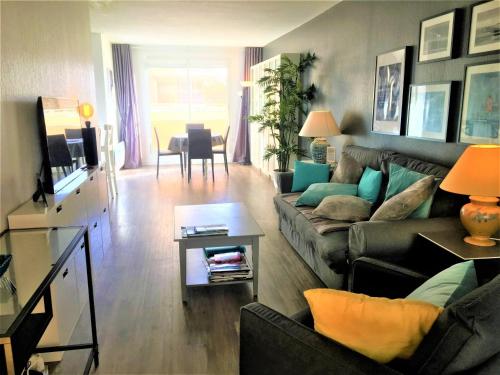 Appartement Arcachon, 2 pièces, 4 personnes - FR-1-374-58にあるシーティングエリア