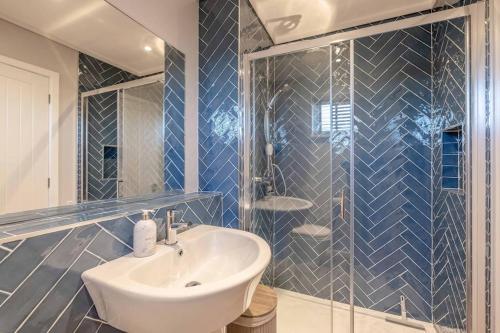a bathroom with a sink and a shower at Waterfront Lodge Windsor Racecourse Marina in Windsor