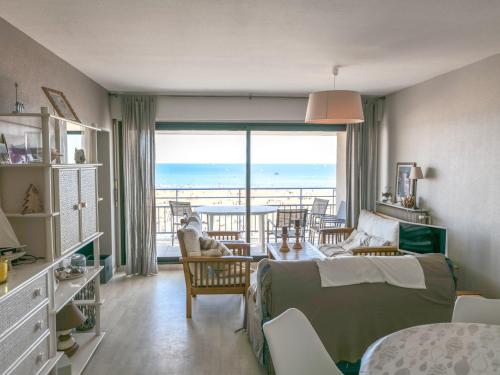 Appartement T2 en front de mer avec balcon, garage et ascenseur, Les Sables-d'Olonne - FR-1-197-475