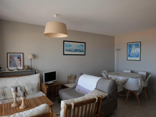 Appartement T2 en front de mer avec balcon, garage et ascenseur, Les Sables-d'Olonne - FR-1-197-475